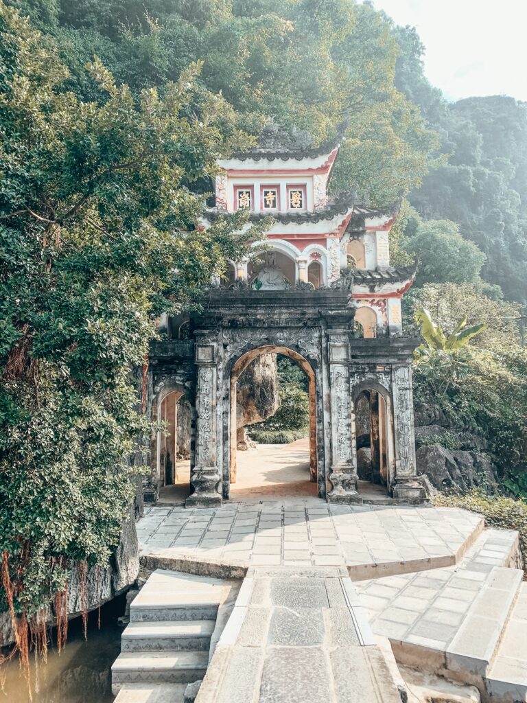 Bich dong pagoda