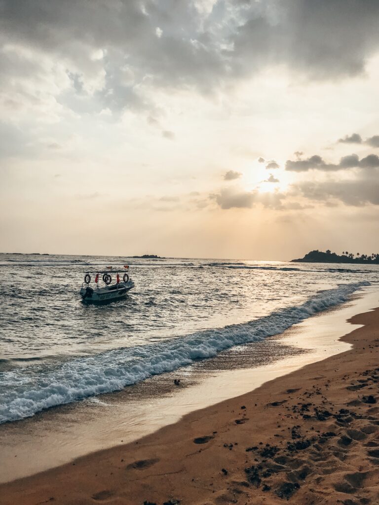 unawatuna beach sri lanka