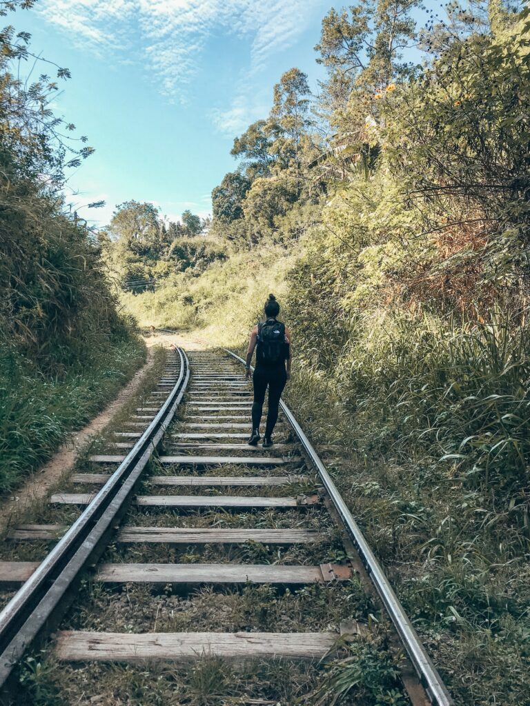 hiking in ella sri lanka